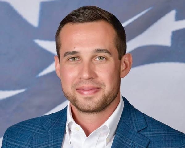 The Grassroots vs. the Country Club GOP